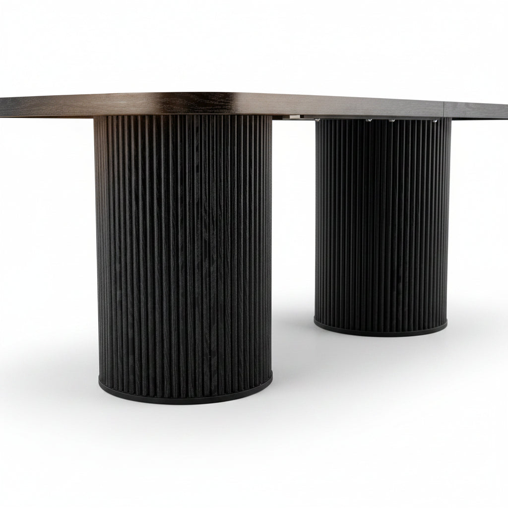 Oria – Table à Manger Ovale Organique 6–8 Personnes Noir Mat